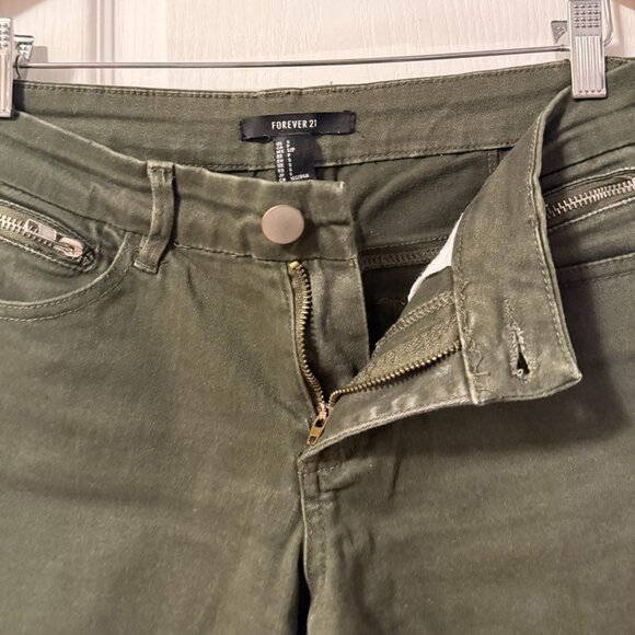 ⭐️$5, spend over $20 - Forever 21 Denim edgy skinny jeans in forest green - Picture 3 of 10